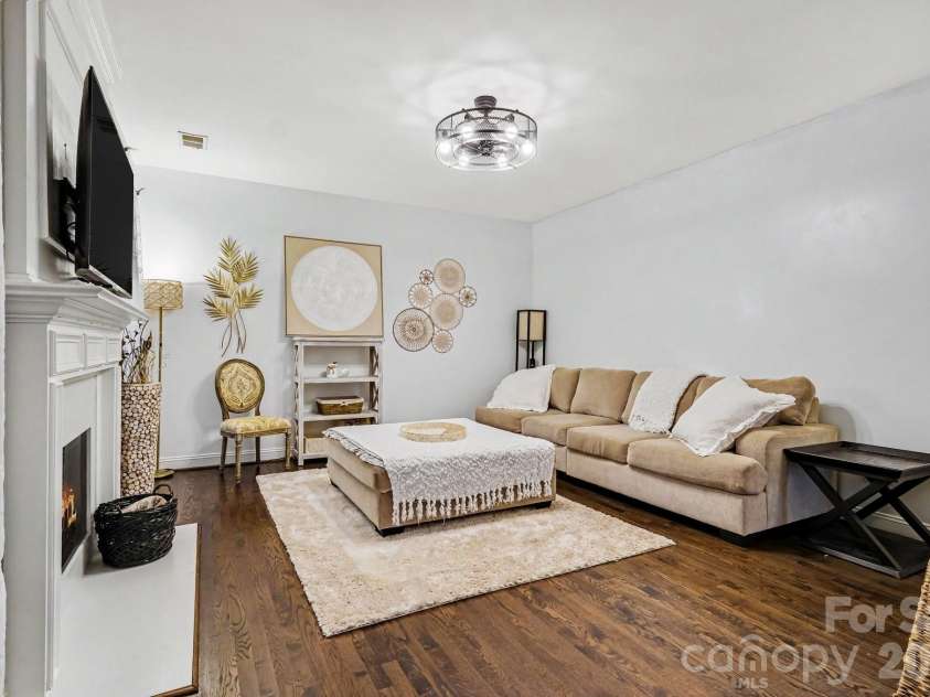1924 DeArmon Drive, Charlotte, NC 28205.  MLS# CAR4419940, YatesRealty ID 49377. 