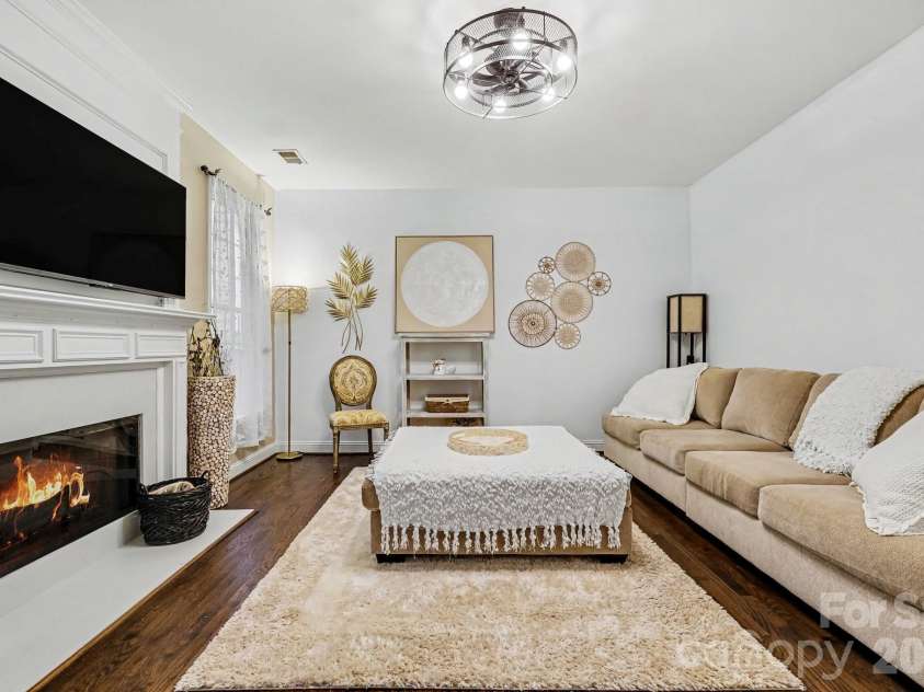 1924 DeArmon Drive, Charlotte, NC 28205.  MLS# CAR4419940, YatesRealty ID 49377. 