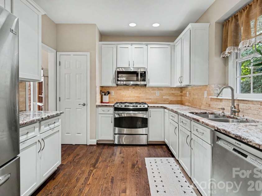 1924 DeArmon Drive, Charlotte, NC 28205.  MLS# CAR4419940, YatesRealty ID 49377. 