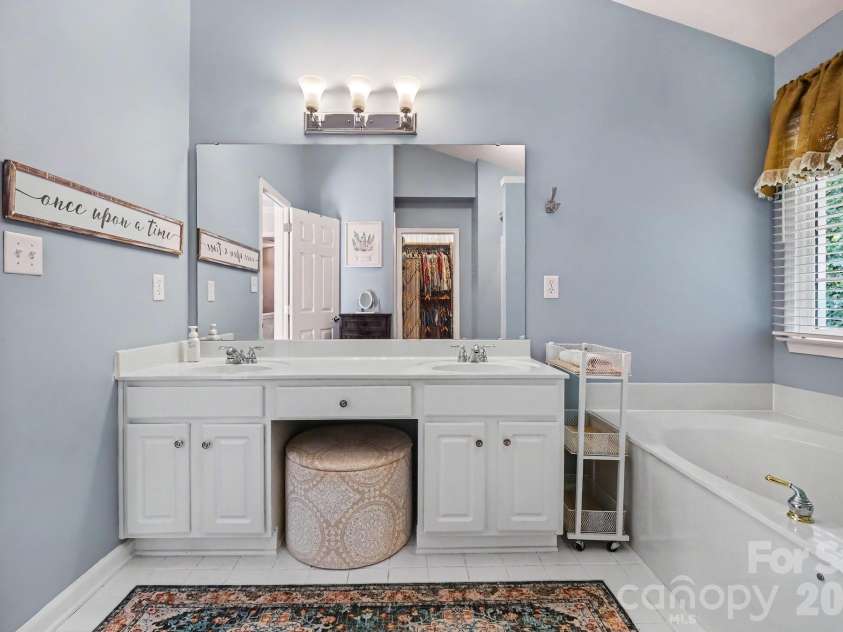 1924 DeArmon Drive, Charlotte, NC 28205.  MLS# CAR4419940, YatesRealty ID 49377. 
