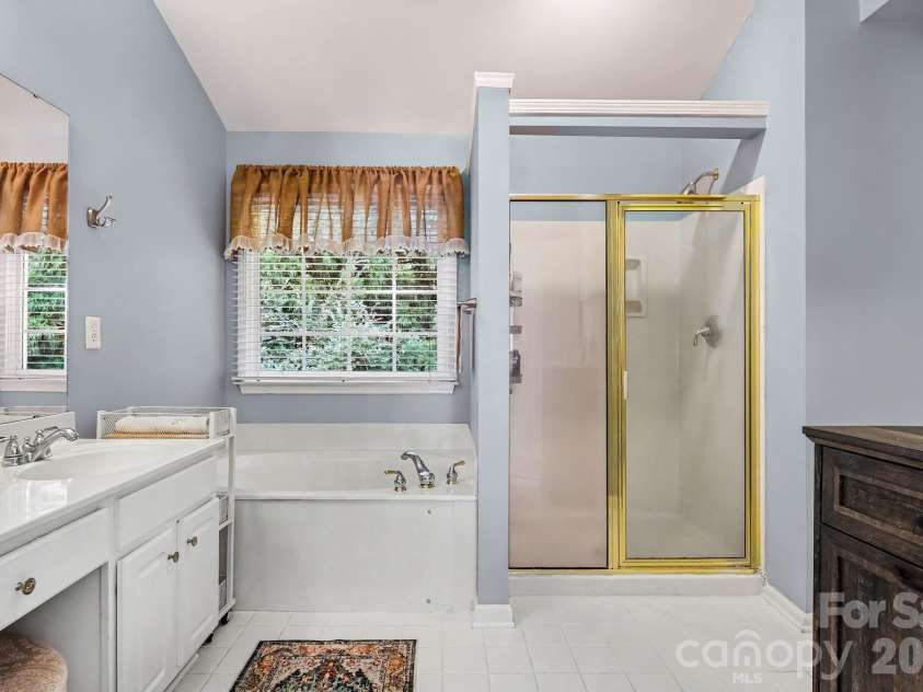 1924 DeArmon Drive, Charlotte, NC 28205.  MLS# CAR4419940, YatesRealty ID 49377. 