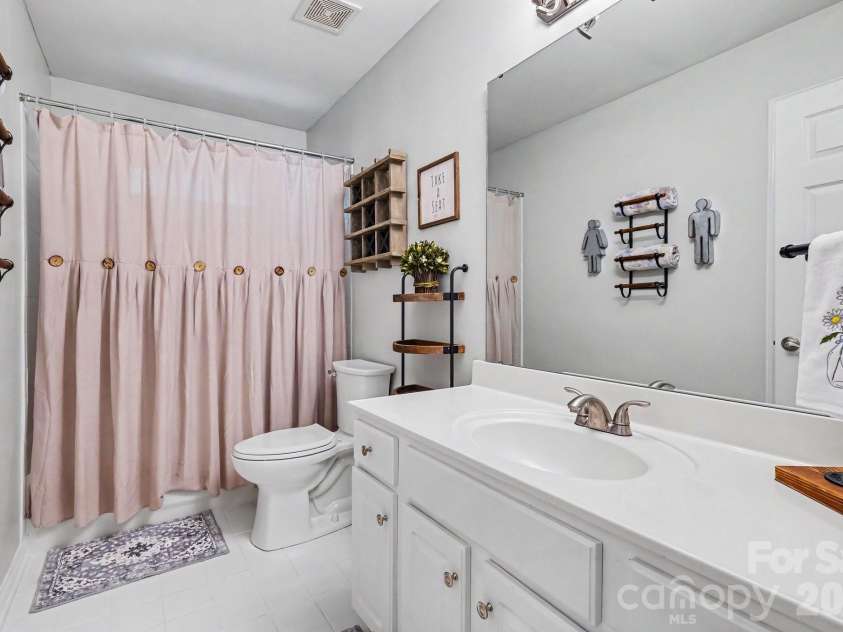 1924 DeArmon Drive, Charlotte, NC 28205.  MLS# CAR4419940, YatesRealty ID 49377. 