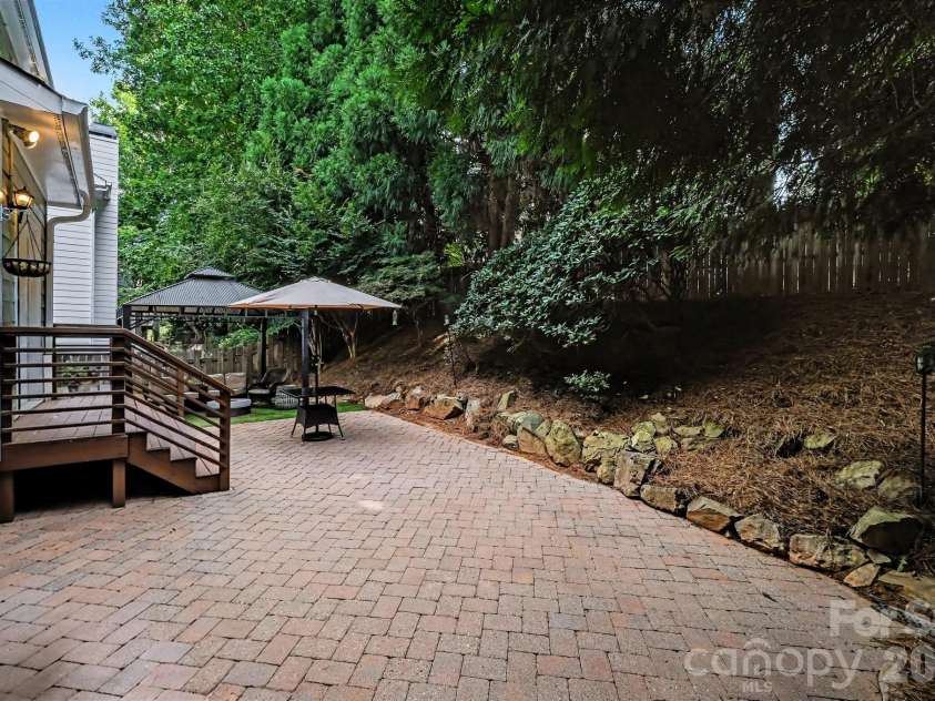 1924 DeArmon Drive, Charlotte, NC 28205.  MLS# CAR4419940, YatesRealty ID 49377. 