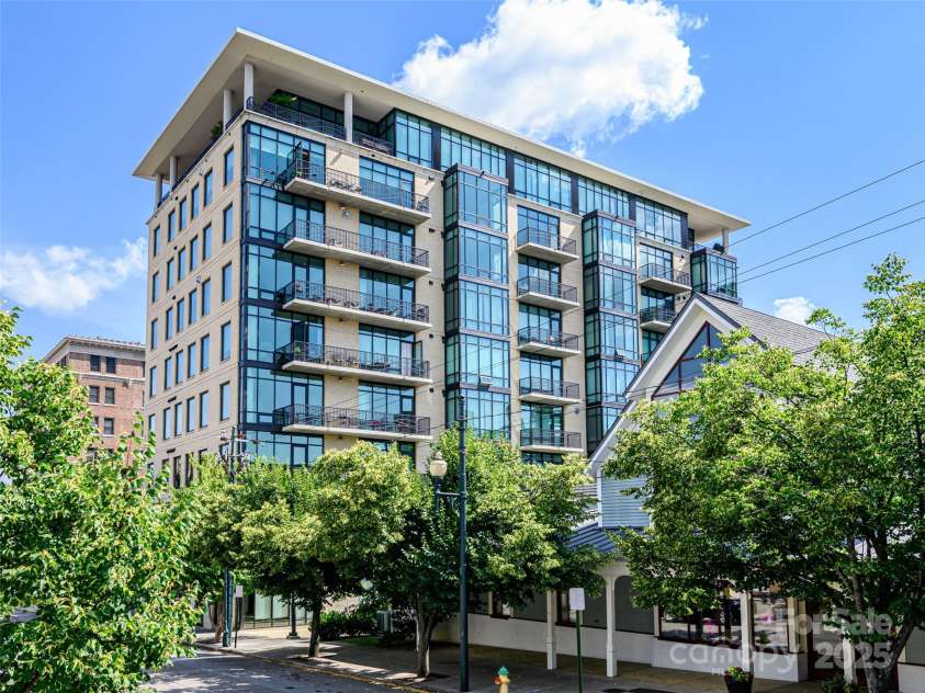 60 Market Street, Asheville, NC 28801.  MLS# CAR4279088, YatesRealty ID 4938. 