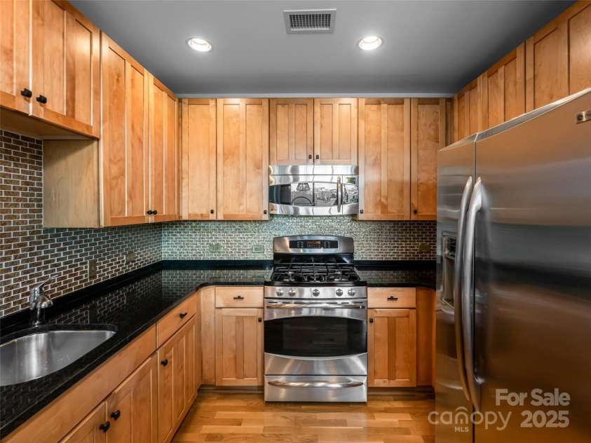 60 Market Street, Asheville, NC 28801.  MLS# CAR4279088, YatesRealty ID 4938. 