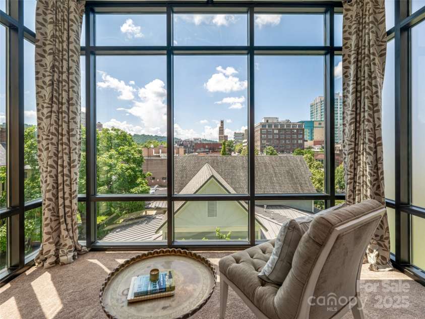 60 Market Street, Asheville, NC 28801.  MLS# CAR4279088, YatesRealty ID 4938. 