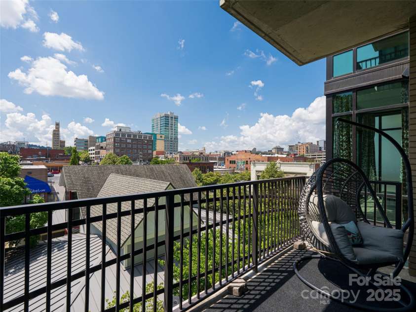60 Market Street, Asheville, NC 28801.  MLS# CAR4279088, YatesRealty ID 4938. 