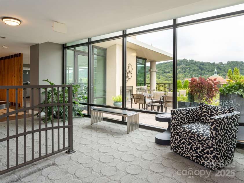 60 Market Street, Asheville, NC 28801.  MLS# CAR4279088, YatesRealty ID 4938. 
