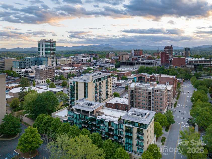 60 Market Street, Asheville, NC 28801.  MLS# CAR4279088, YatesRealty ID 4938. 