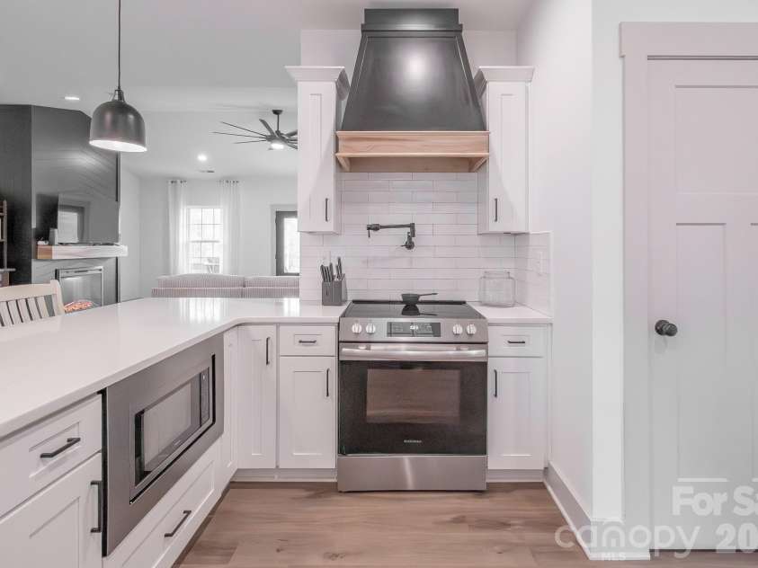 731 Miles Road, Dallas, NC 28034.  MLS# CAR4354946, YatesRealty ID 4938. Kitchen