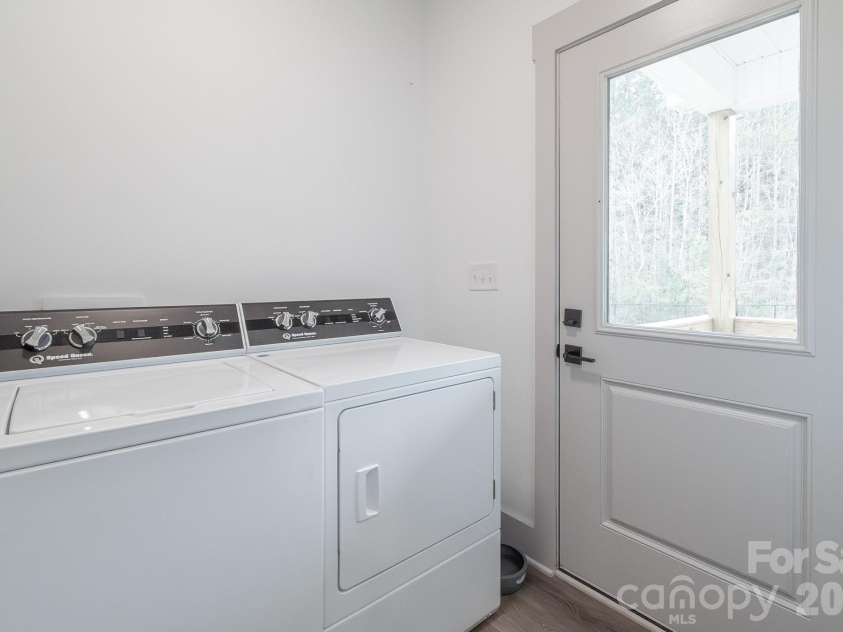 731 Miles Road, Dallas, NC 28034.  MLS# CAR4354946, YatesRealty ID 4938. Laundry Room