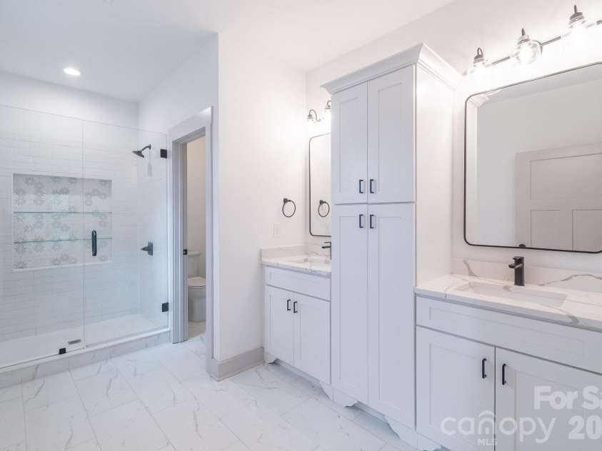 731 Miles Road, Dallas, NC 28034.  MLS# CAR4354946, YatesRealty ID 4938.  Primary Bathroom