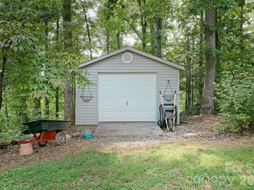 846 Old US 221 Highway, Marion, NC 28752.  MLS# CAR4417570, YatesRealty ID 49380. 