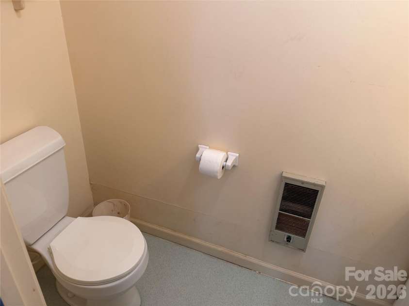 846 Old US 221 Highway, Marion, NC 28752.  MLS# CAR4417570, YatesRealty ID 49380. 