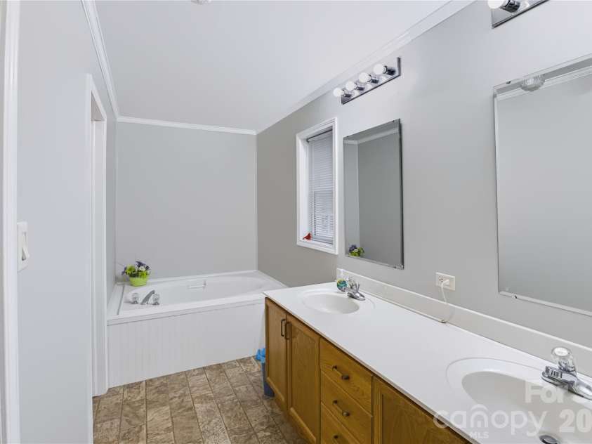 8137 Rowe Street, Catawba, NC 28609.  MLS# CAR4416052, YatesRealty ID 49383. Primary en-suite bath