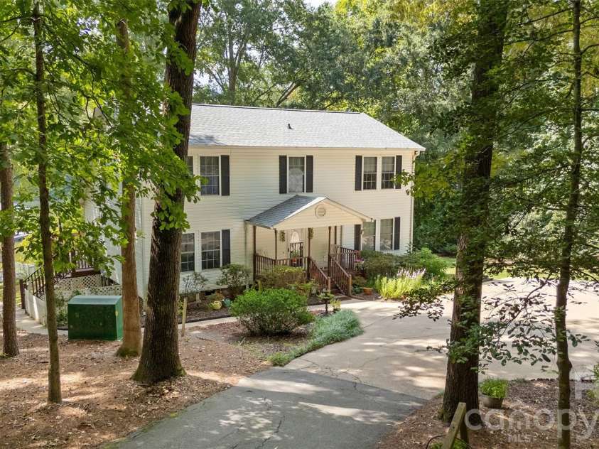 8137 Rowe Street, Catawba, NC 28609.  MLS# CAR4416052, YatesRealty ID 49383. Waterfront retreat located down a private drive