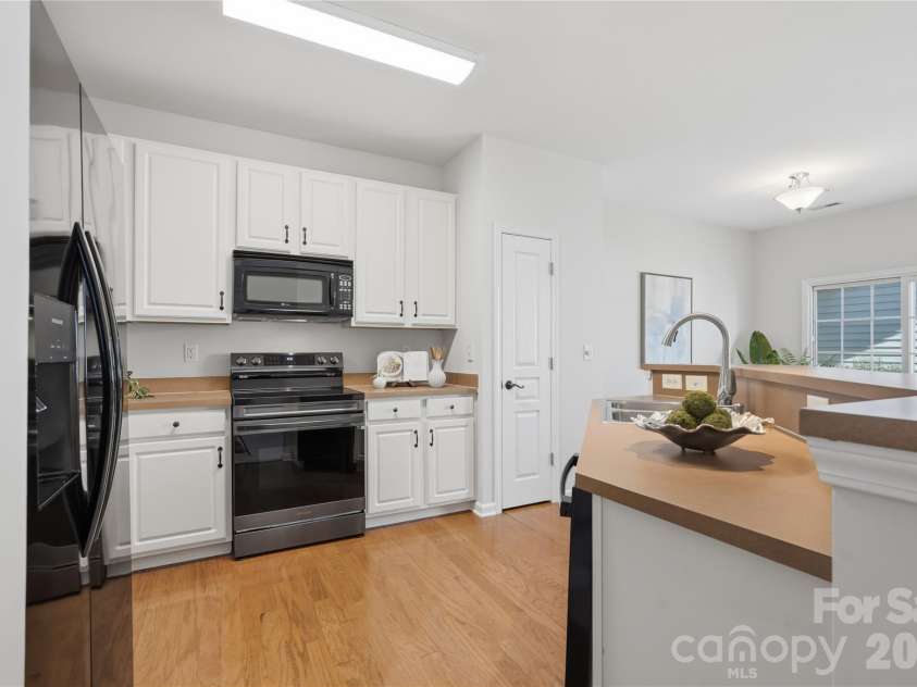 1028 Tabard Lane, Matthews, NC 28104.  MLS# CAR4415933, YatesRealty ID 49385. 
