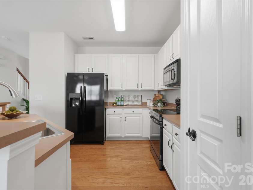 1028 Tabard Lane, Matthews, NC 28104.  MLS# CAR4415933, YatesRealty ID 49385. 