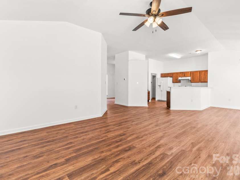 739 Oakbluff Circle, Charlotte, NC 28216.  MLS# CAR4416237, YatesRealty ID 49388. 