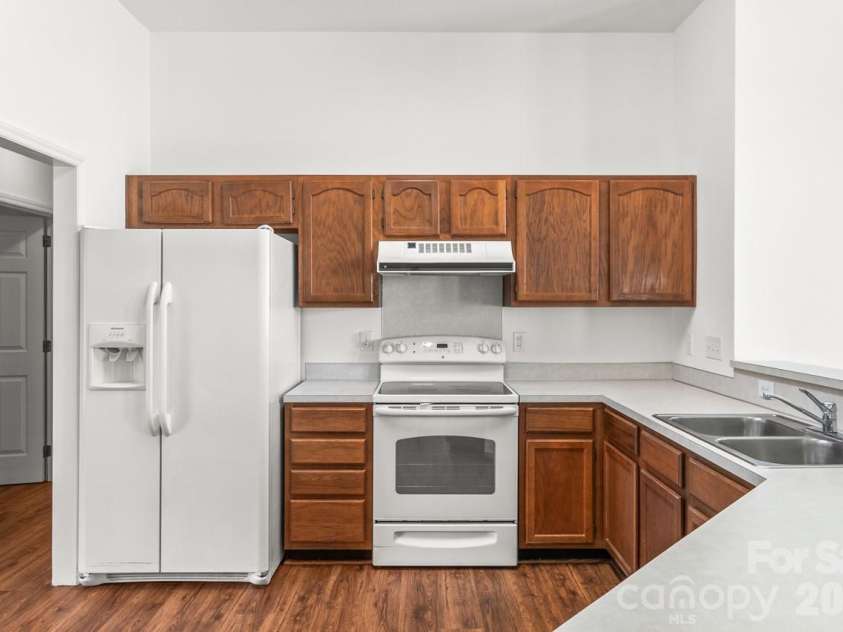739 Oakbluff Circle, Charlotte, NC 28216.  MLS# CAR4416237, YatesRealty ID 49388. 