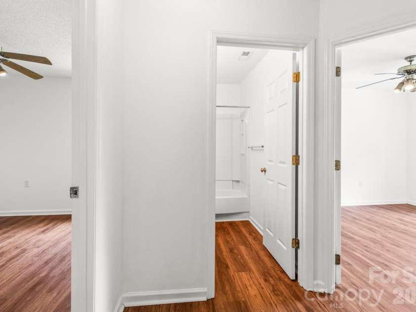 739 Oakbluff Circle, Charlotte, NC 28216.  MLS# CAR4416237, YatesRealty ID 49388. 