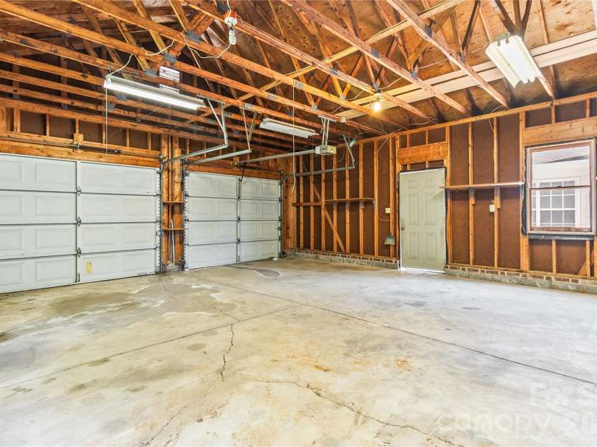 739 Oakbluff Circle, Charlotte, NC 28216.  MLS# CAR4416237, YatesRealty ID 49388. Additional Detached 2-car garage