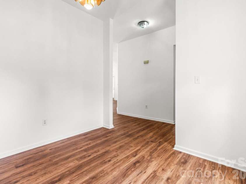 739 Oakbluff Circle, Charlotte, NC 28216.  MLS# CAR4416237, YatesRealty ID 49388. Dining room