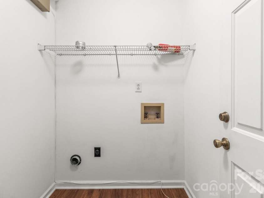 739 Oakbluff Circle, Charlotte, NC 28216.  MLS# CAR4416237, YatesRealty ID 49388. Laundry Room