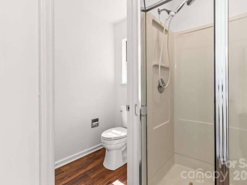 739 Oakbluff Circle, Charlotte, NC 28216.  MLS# CAR4416237, YatesRealty ID 49388. Primary Bathroom