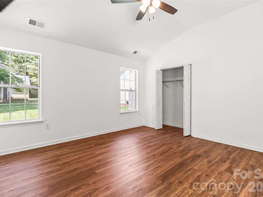 739 Oakbluff Circle, Charlotte, NC 28216.  MLS# CAR4416237, YatesRealty ID 49388. Primary Bedroom