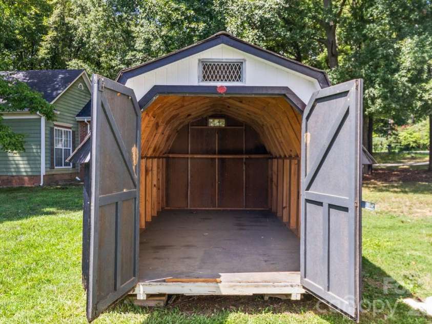 739 Oakbluff Circle, Charlotte, NC 28216.  MLS# CAR4416237, YatesRealty ID 49388. Shed
