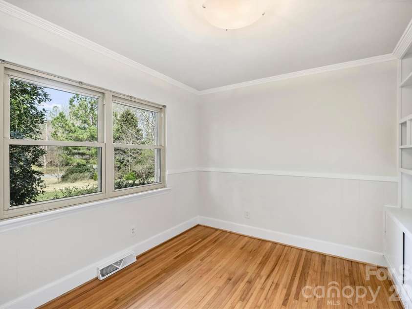 9436 Glen Brook Drive, Charlotte, NC 28215.  MLS# CAR4422159, YatesRealty ID 49389. 
