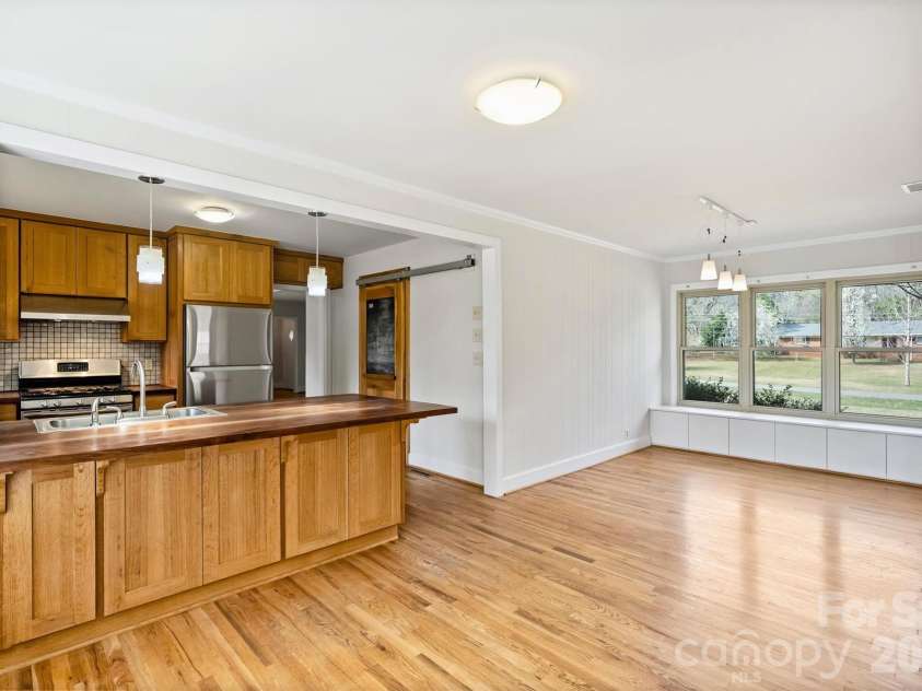 9436 Glen Brook Drive, Charlotte, NC 28215.  MLS# CAR4422159, YatesRealty ID 49389. 