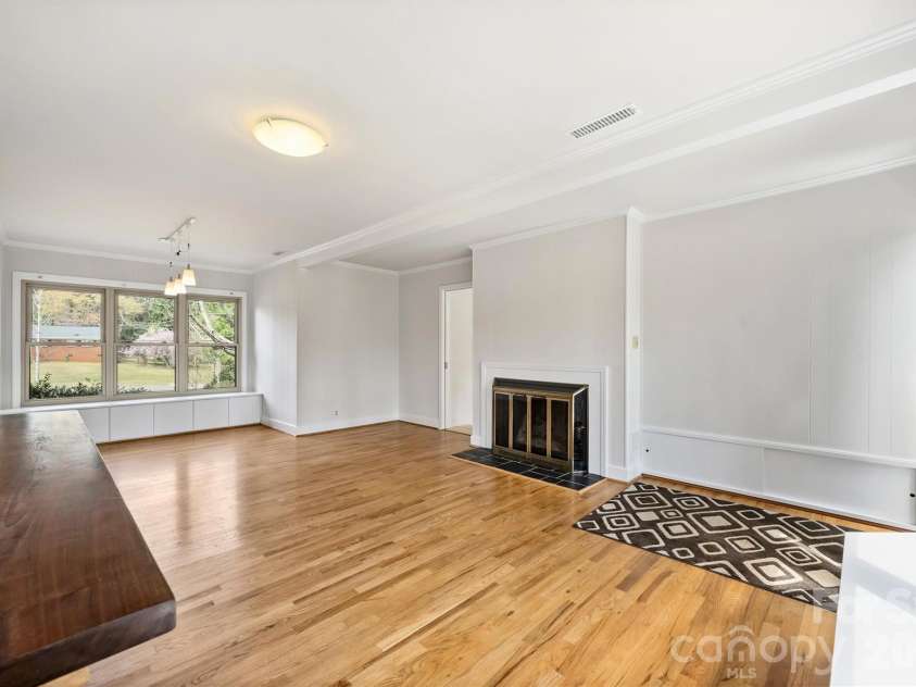 9436 Glen Brook Drive, Charlotte, NC 28215.  MLS# CAR4422159, YatesRealty ID 49389. 