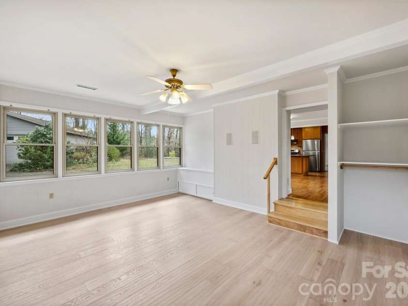 9436 Glen Brook Drive, Charlotte, NC 28215.  MLS# CAR4422159, YatesRealty ID 49389. 