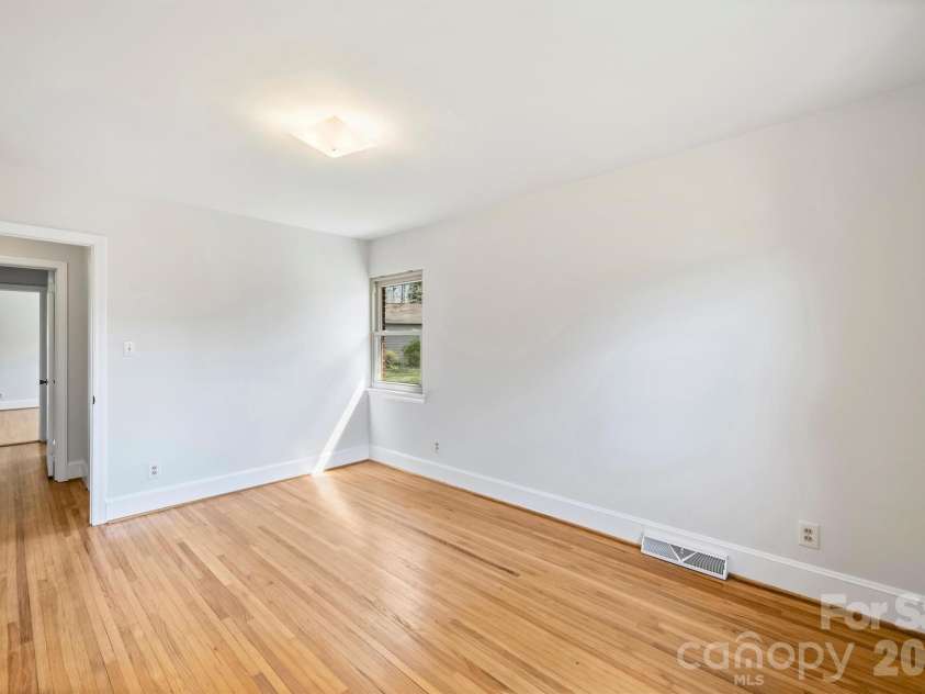 9436 Glen Brook Drive, Charlotte, NC 28215.  MLS# CAR4422159, YatesRealty ID 49389. 