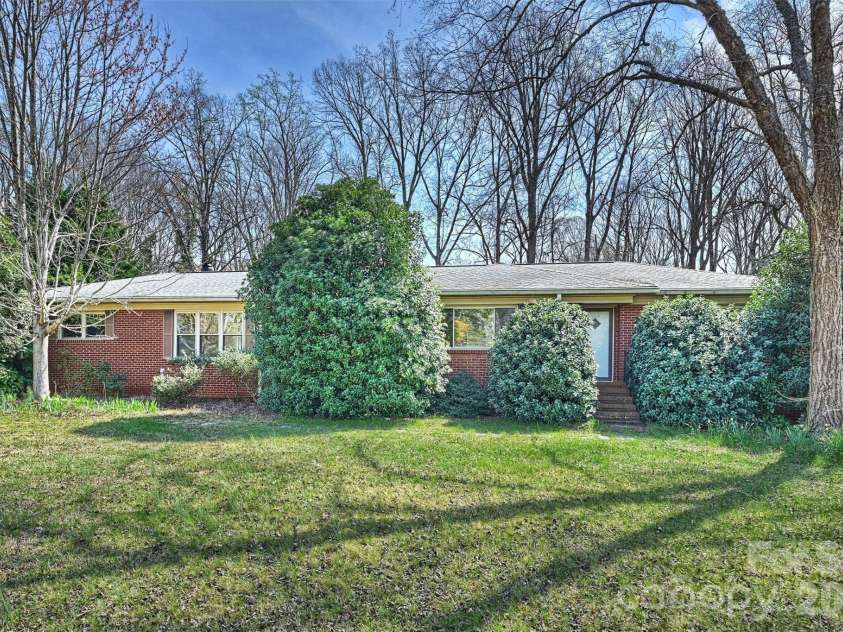 9436 Glen Brook Drive, Charlotte, NC 28215.  MLS# CAR4422159, YatesRealty ID 49389. 