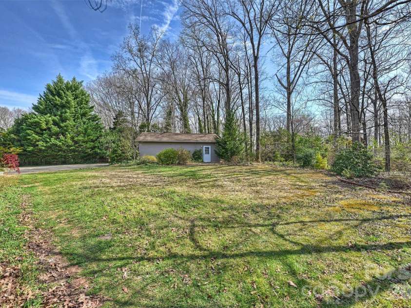 9436 Glen Brook Drive, Charlotte, NC 28215.  MLS# CAR4422159, YatesRealty ID 49389. 