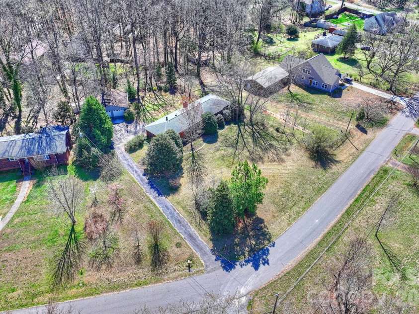 9436 Glen Brook Drive, Charlotte, NC 28215.  MLS# CAR4422159, YatesRealty ID 49389. 