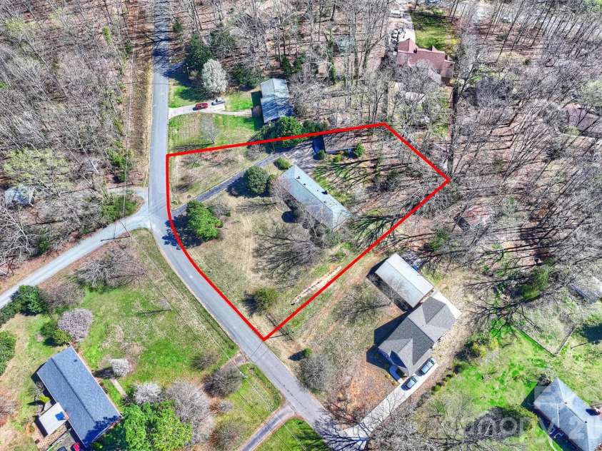 9436 Glen Brook Drive, Charlotte, NC 28215.  MLS# CAR4422159, YatesRealty ID 49389. 