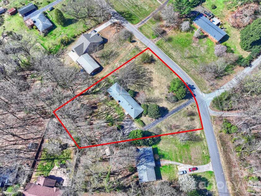 9436 Glen Brook Drive, Charlotte, NC 28215.  MLS# CAR4422159, YatesRealty ID 49389. 