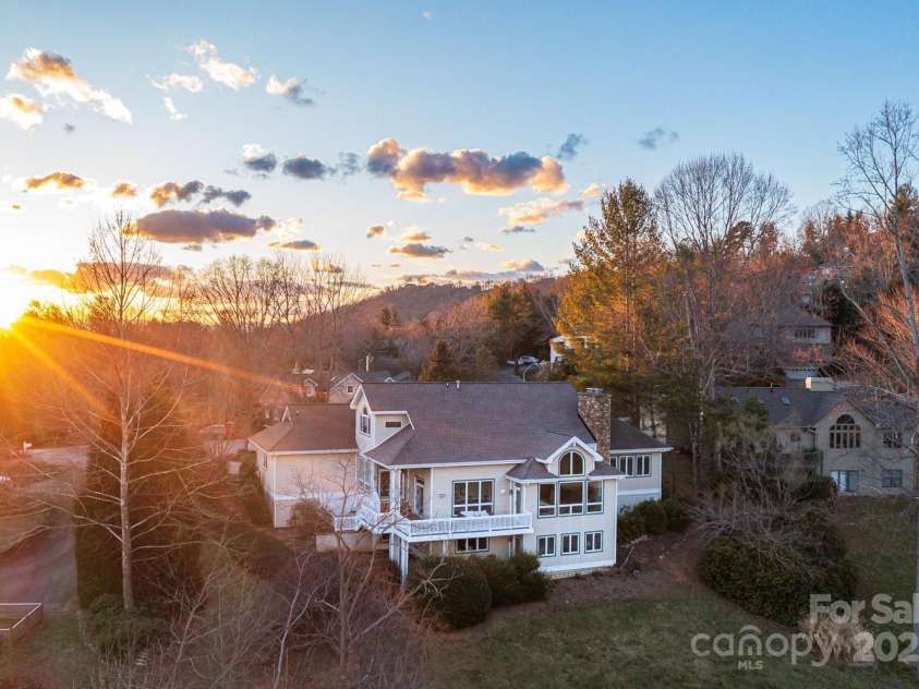 4 Crescent Court, Weaverville, NC 28787.  MLS# CAR4241753, YatesRealty ID 4939. 