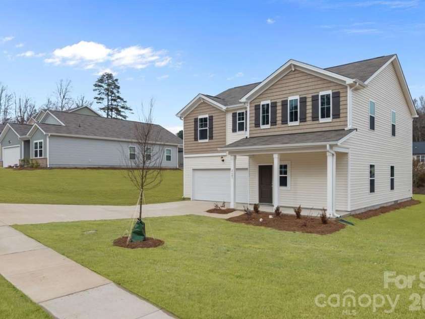 1810 MONTGOMERY Avenue, Albemarle, NC 28001.  MLS# CAR4422464, YatesRealty ID 49391. 