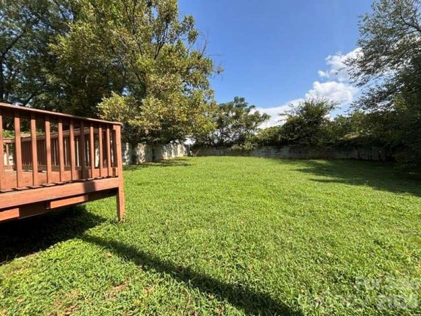 421 Jones Street, Charlotte, NC 28208.  MLS# CAR4422378, YatesRealty ID 49392. 