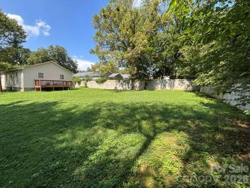 421 Jones Street, Charlotte, NC 28208.  MLS# CAR4422378, YatesRealty ID 49392. 
