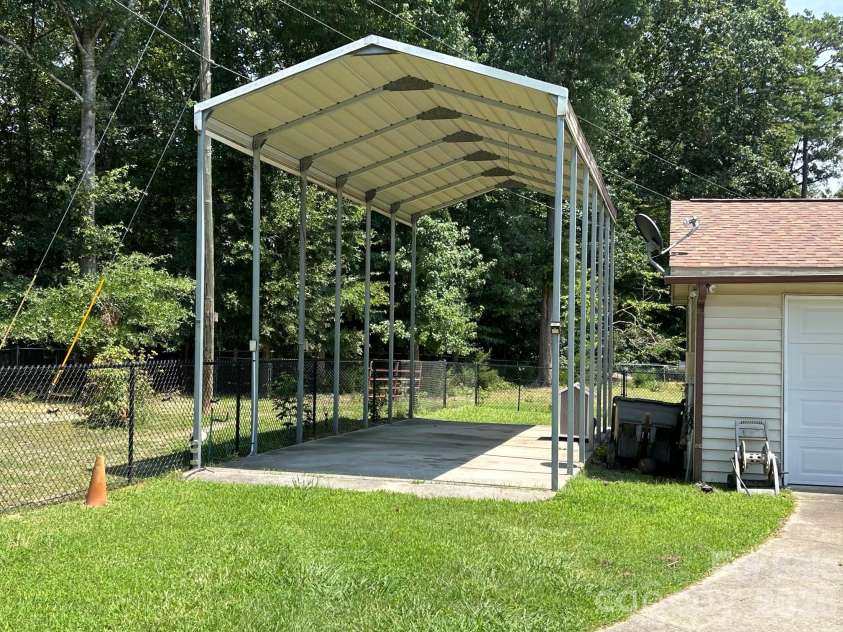 2323 Cherry Road, Catawba, SC 29704.  MLS# CAR4410287, YatesRealty ID 49393. 