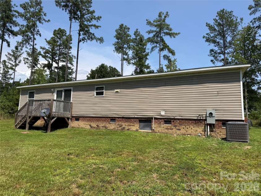 212 Mosley Road, Blacksburg, SC 29702.  MLS# CAR4422445, YatesRealty ID 49394. 