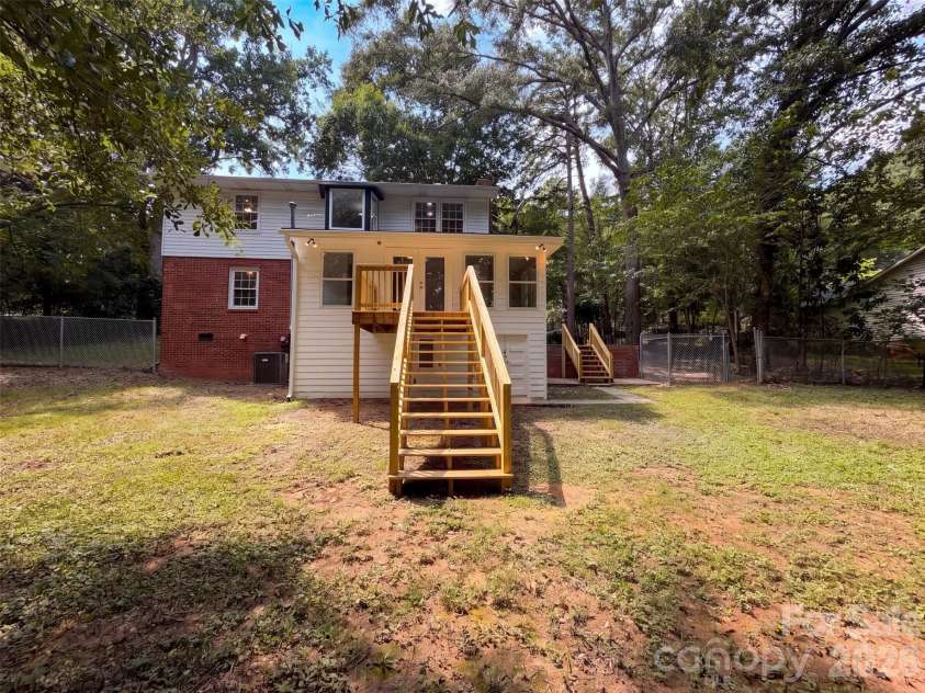 115 Redcoat Drive, Fort Mill, SC 29715.  MLS# CAR4422437, YatesRealty ID 49398. 