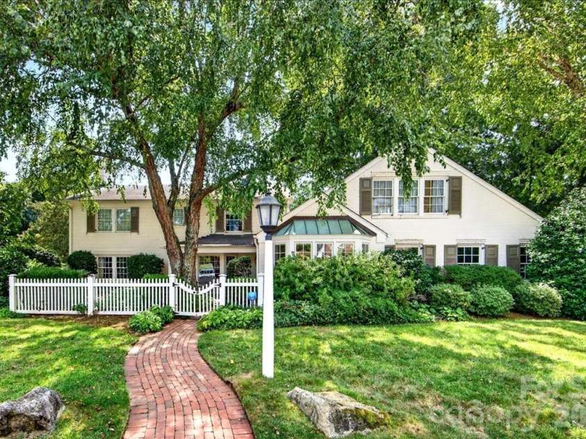 2200 Queens Road, Charlotte, NC 28207.  MLS# CAR4422413, YatesRealty ID 49399. 