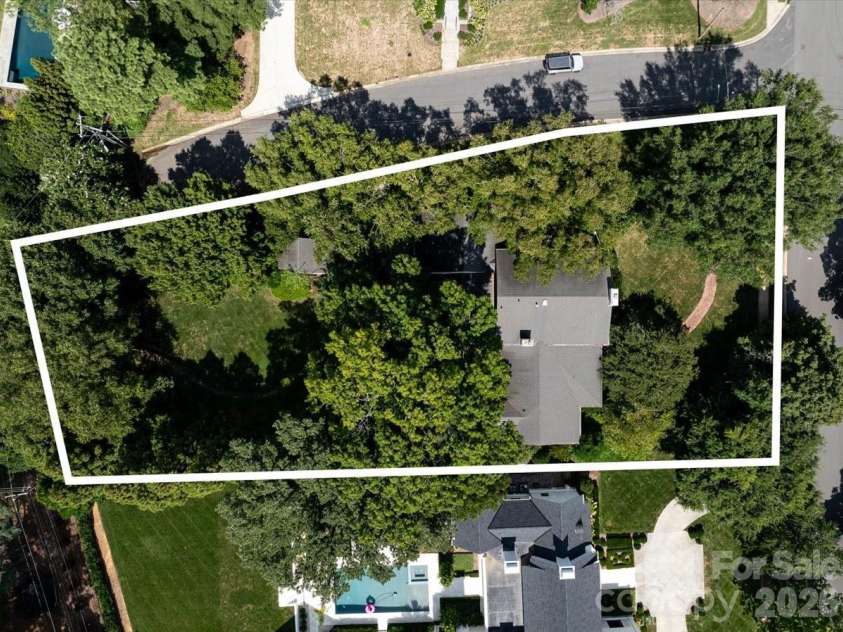 2200 Queens Road, Charlotte, NC 28207.  MLS# CAR4422413, YatesRealty ID 49399. 